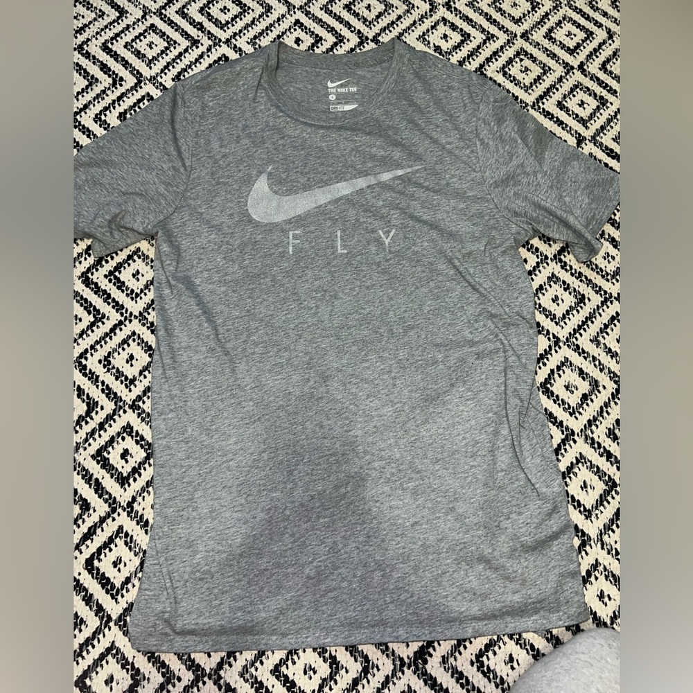 Nike fly elongated tshirt